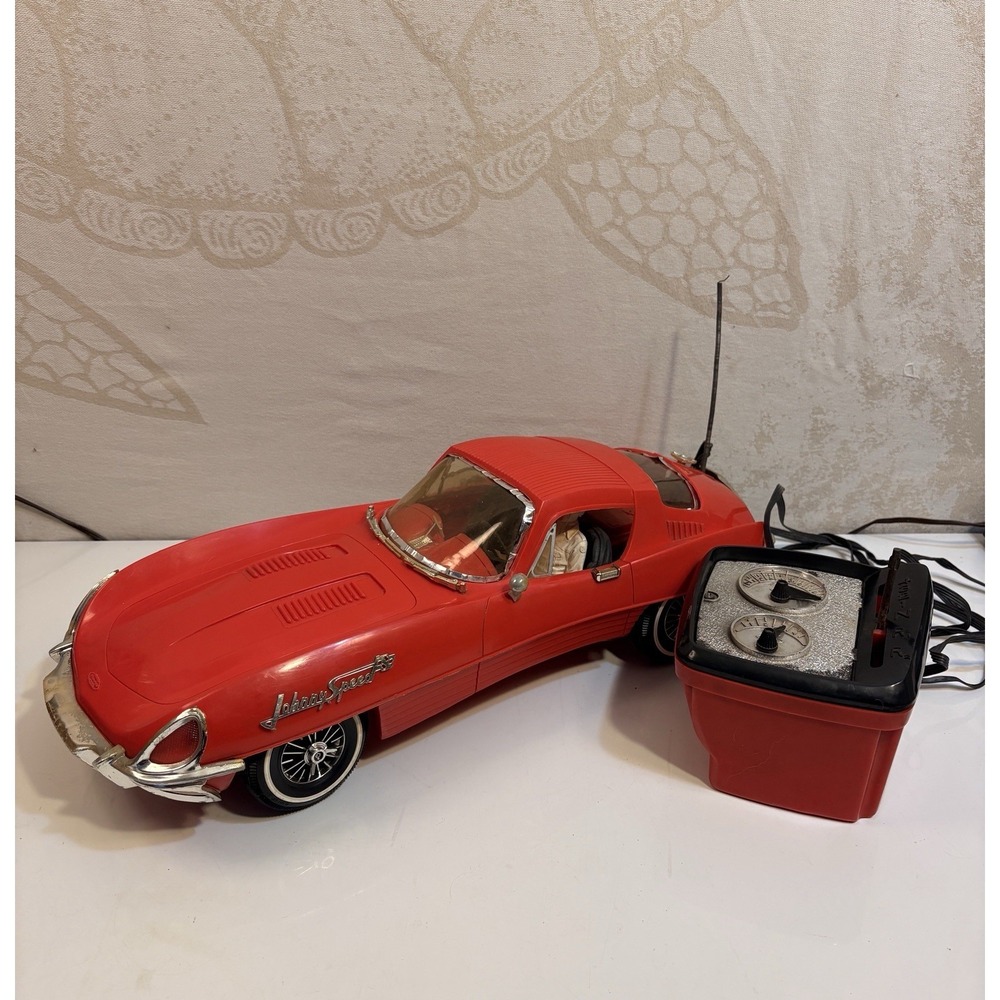 VINTAGE 1966 TOPPER TOYS- JOHNNY SPEED JAGUAR BATTERY REMOTE CONTROL  21" DRIVES
